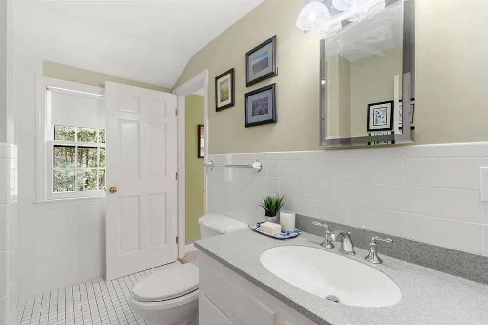 19 Pierce Ave, Westford, MA 01886