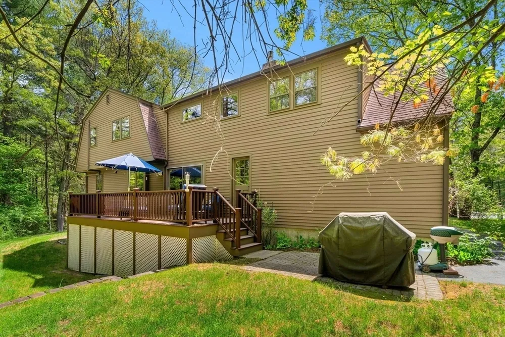 19 Pierce Ave, Westford, MA 01886