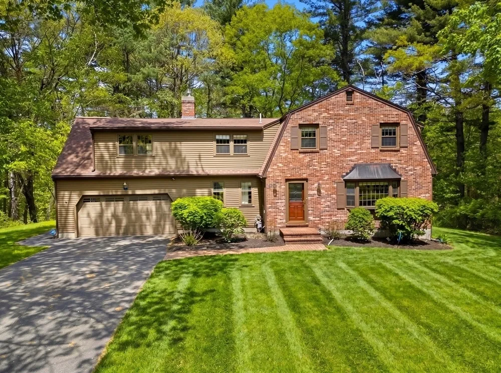19 Pierce Ave, Westford, MA 01886