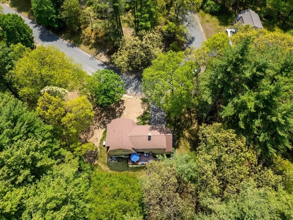 19 Pierce Ave, Westford, MA 01886