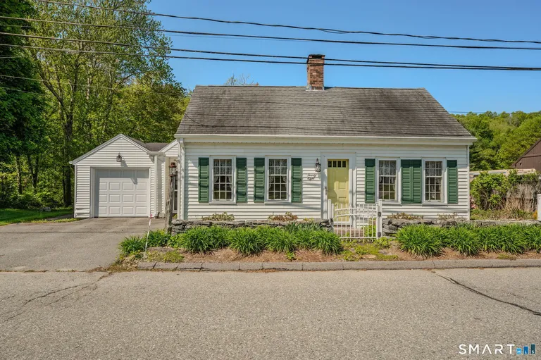 28 Church Ln, East Lyme, CT 06333