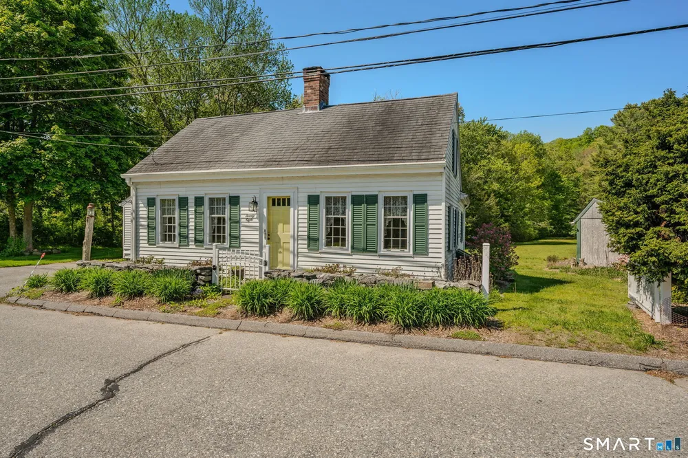 28 Church Ln, East Lyme, CT 06333