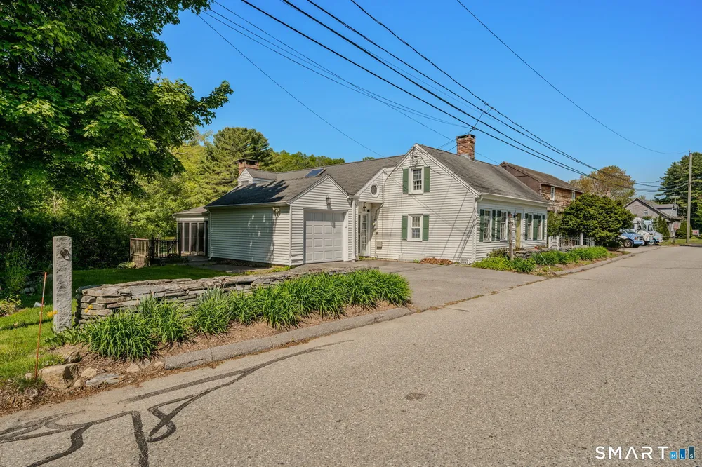 28 Church Ln, East Lyme, CT 06333