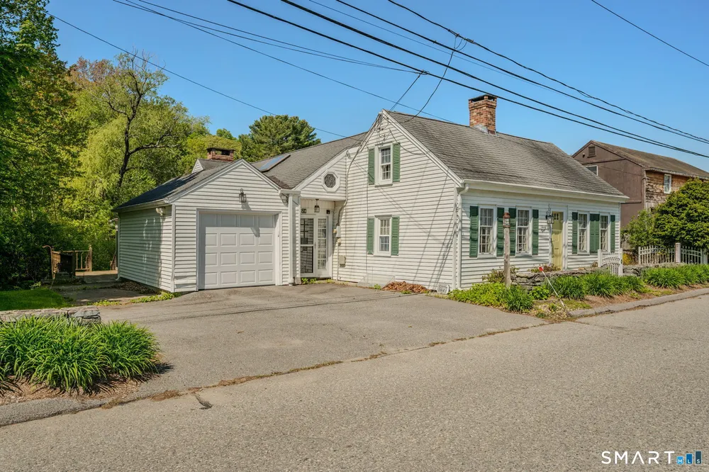 28 Church Ln, East Lyme, CT 06333