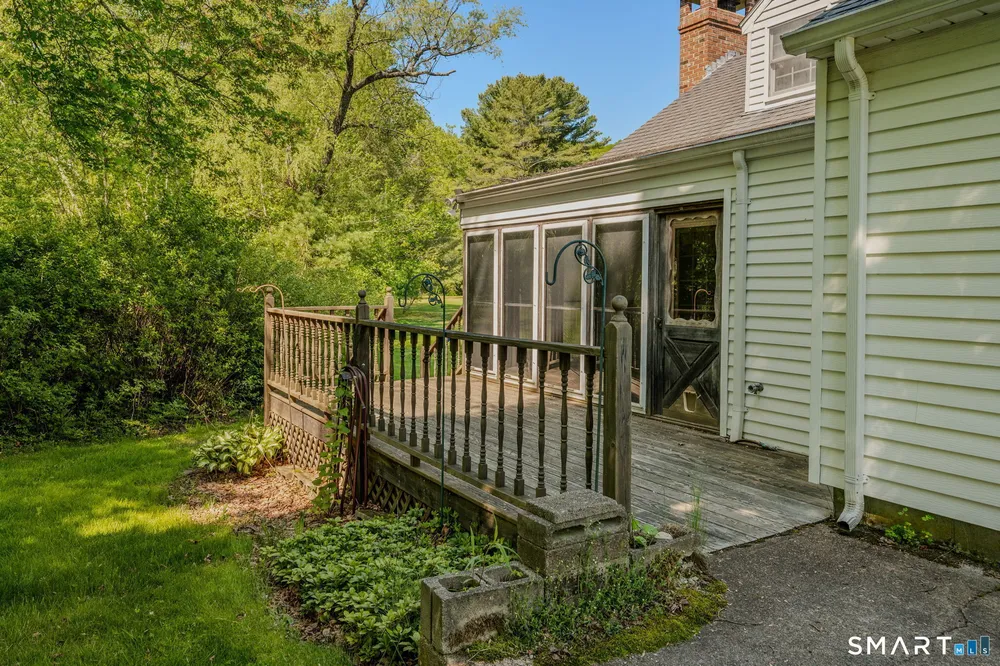 28 Church Ln, East Lyme, CT 06333