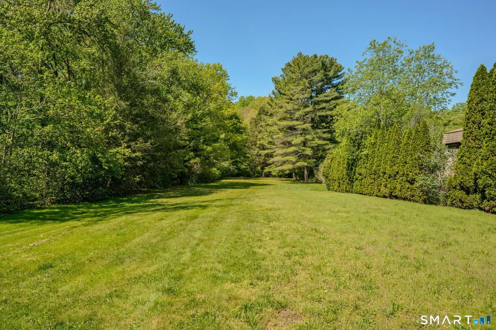 28 Church Ln, East Lyme, CT 06333