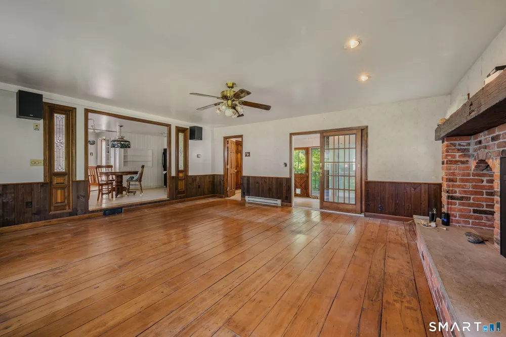 28 Church Ln, East Lyme, CT 06333