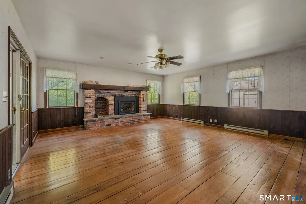 28 Church Ln, East Lyme, CT 06333