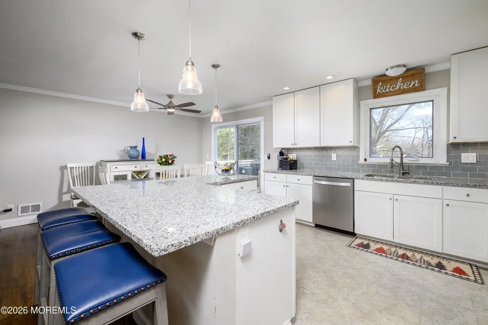 8 Holiday Rd, Manalapan, NJ 07726