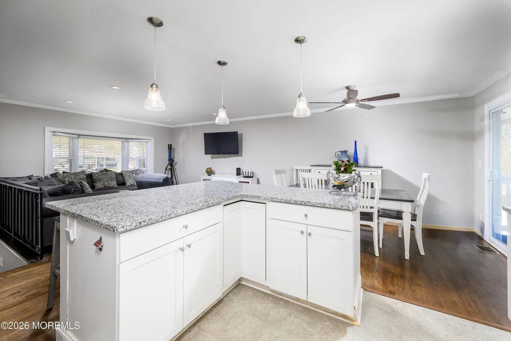 8 Holiday Rd, Manalapan, NJ 07726