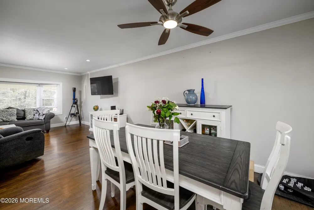 8 Holiday Rd, Manalapan, NJ 07726