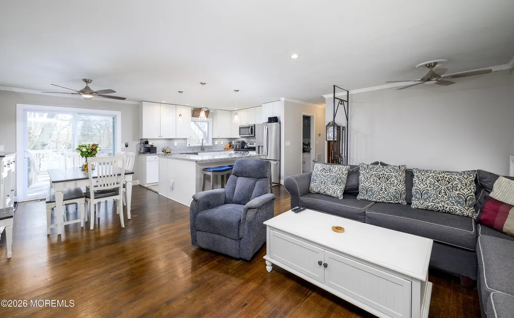 8 Holiday Rd, Manalapan, NJ 07726