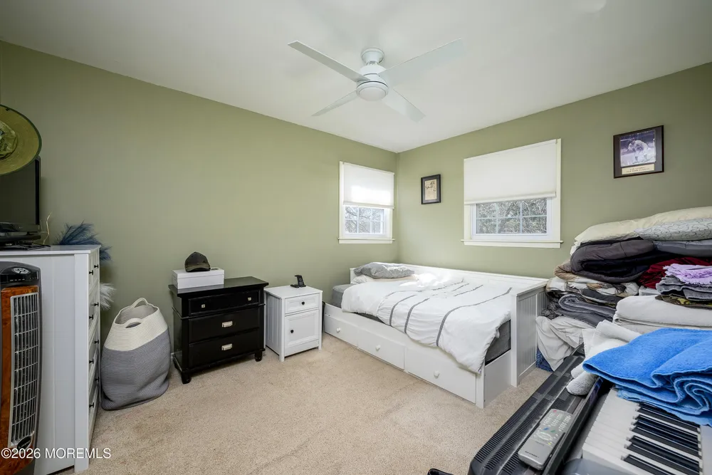 8 Holiday Rd, Manalapan, NJ 07726