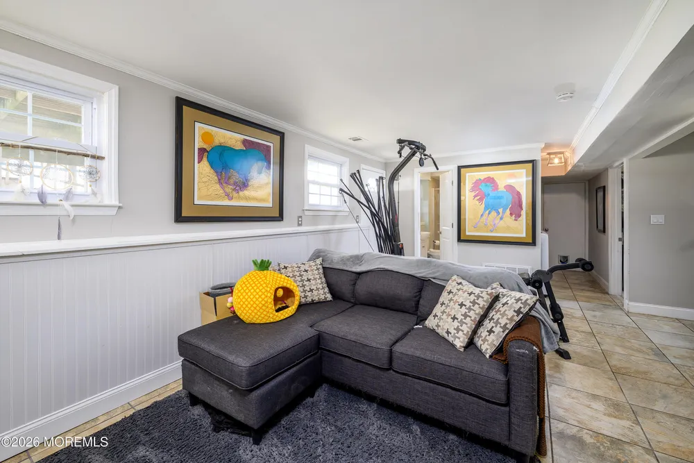 8 Holiday Rd, Manalapan, NJ 07726