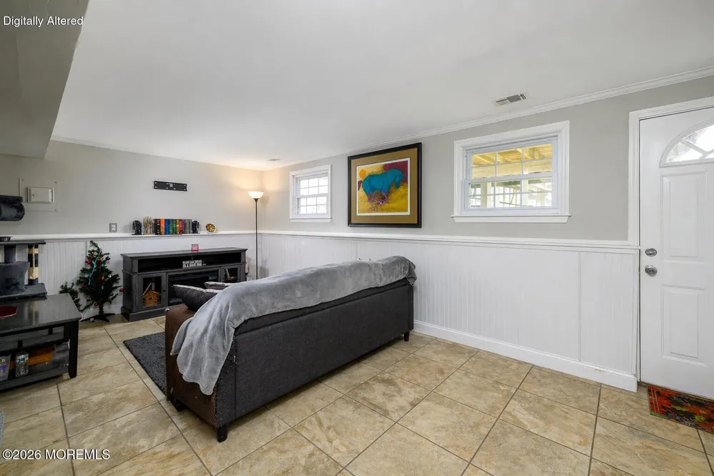 8 Holiday Rd, Manalapan, NJ 07726