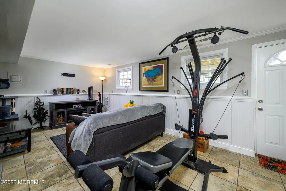 8 Holiday Rd, Manalapan, NJ 07726