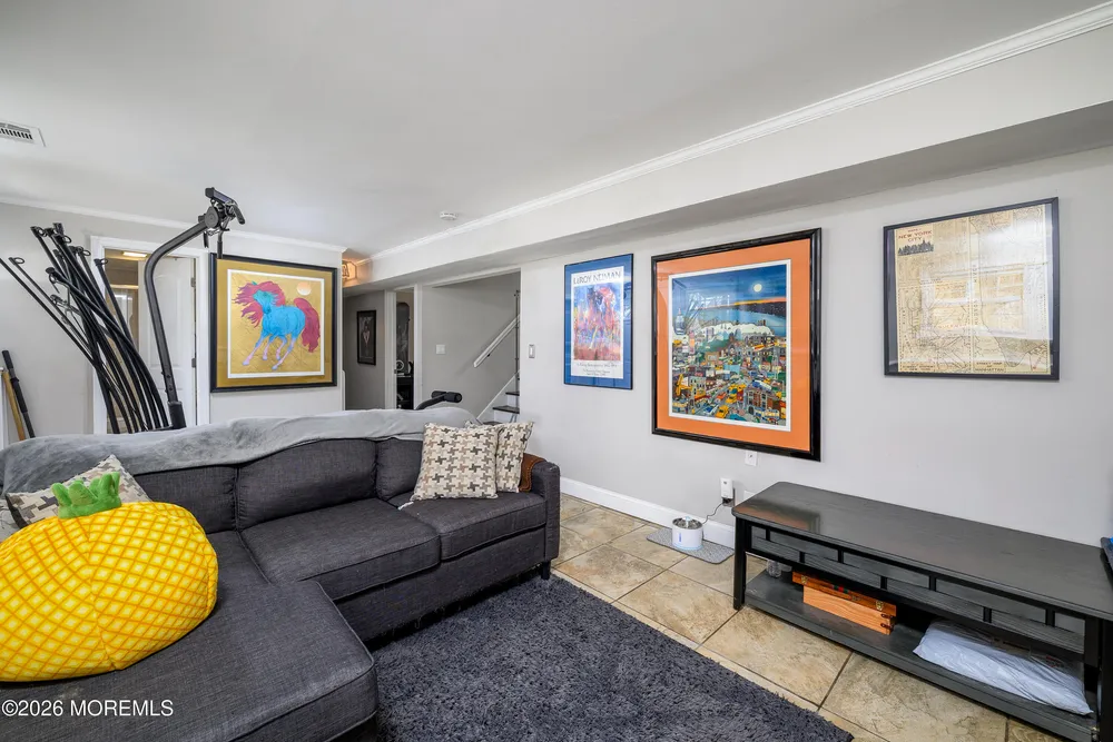 8 Holiday Rd, Manalapan, NJ 07726