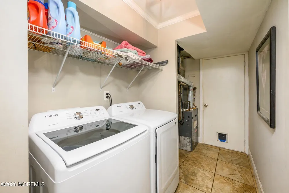 8 Holiday Rd, Manalapan, NJ 07726