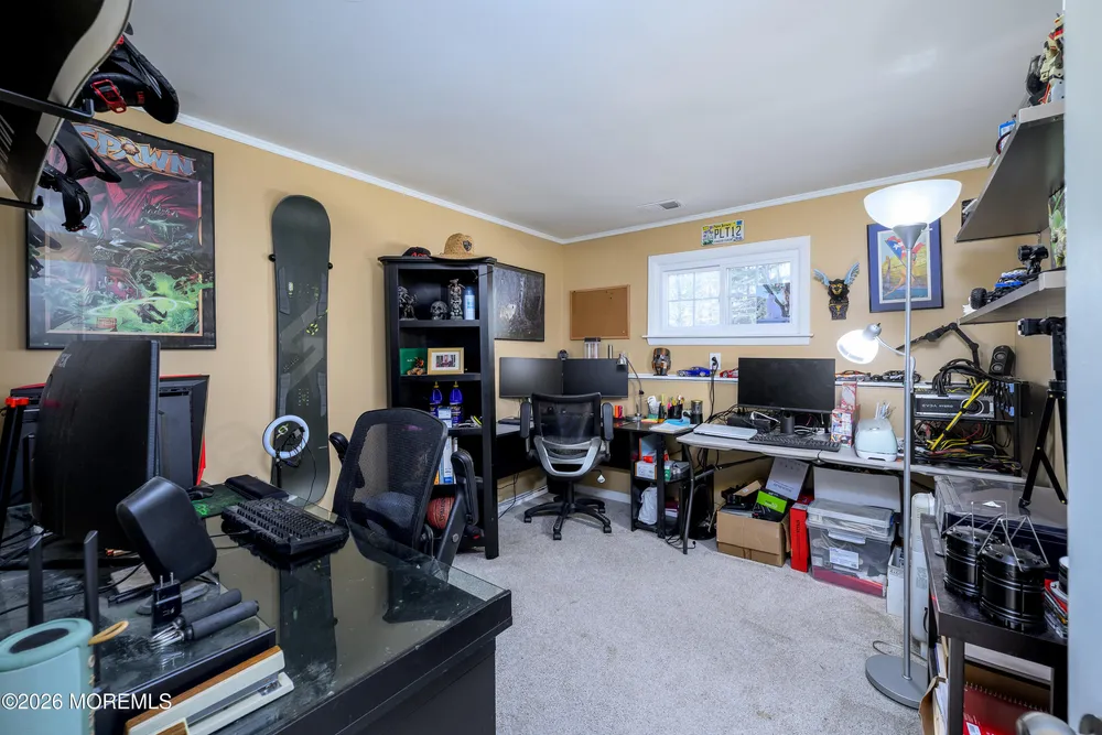8 Holiday Rd, Manalapan, NJ 07726