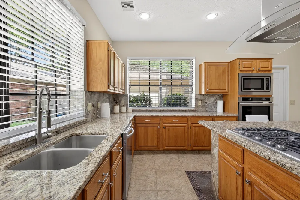14 Treestar Pl, The Woodlands, TX 77381