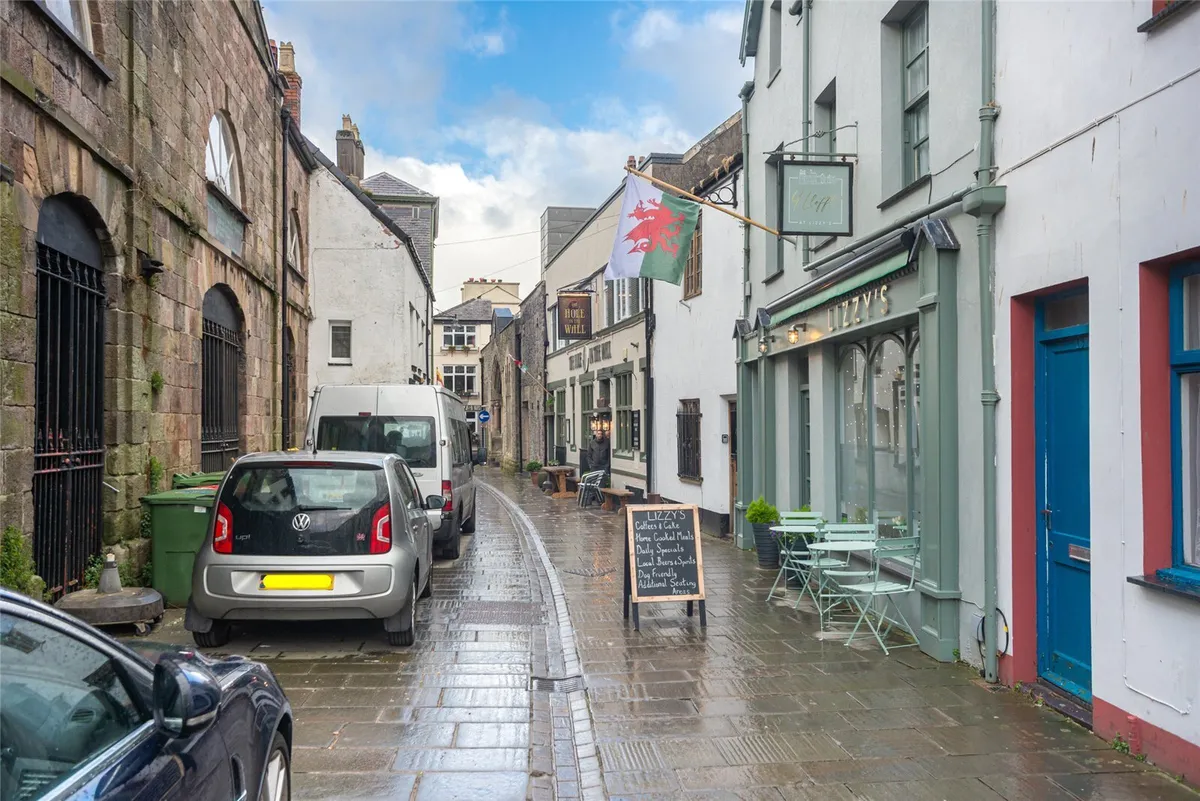 Hole in the Wall Street, Caernarfon, Gwynedd, LL55