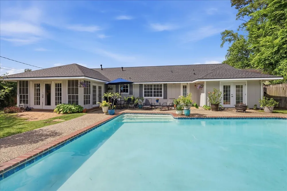 6155 Westgate Dr, Beaumont, TX 77706