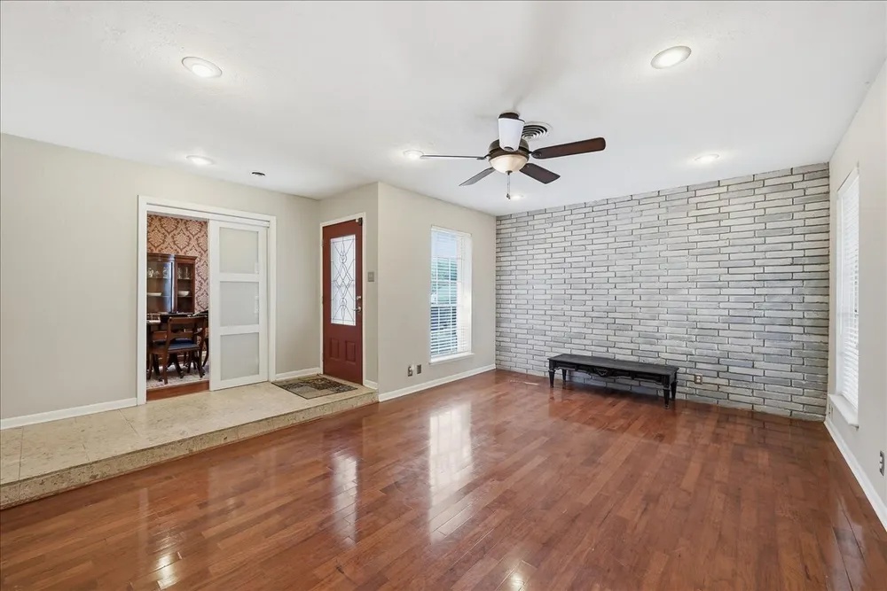 6155 Westgate Dr, Beaumont, TX 77706