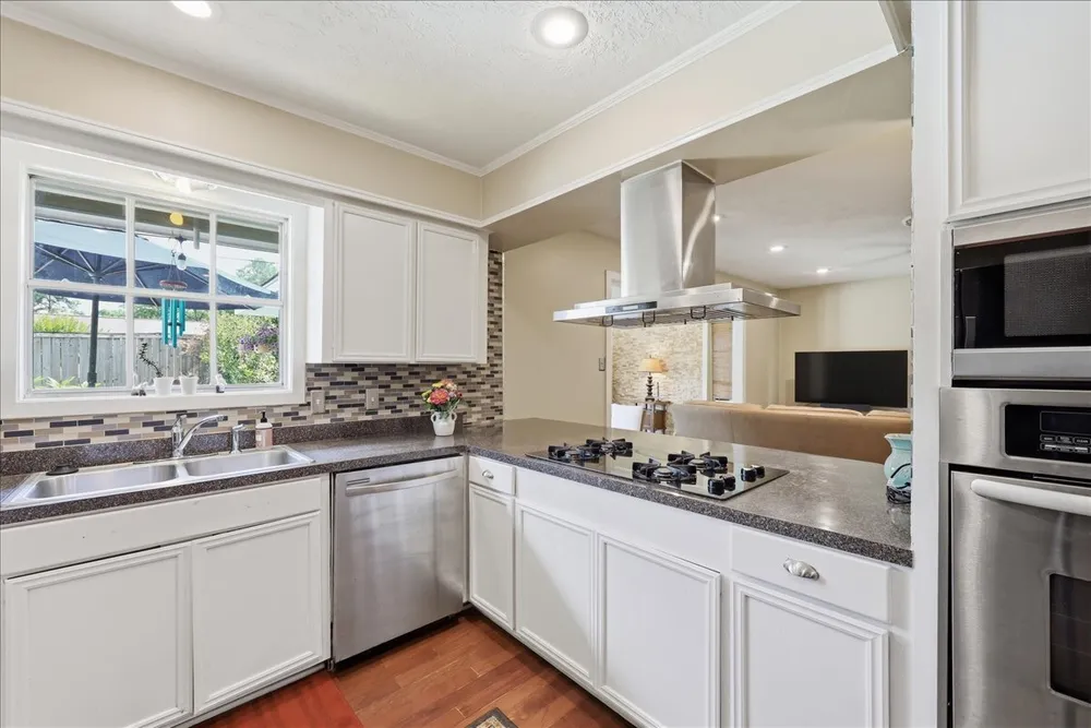 6155 Westgate Dr, Beaumont, TX 77706