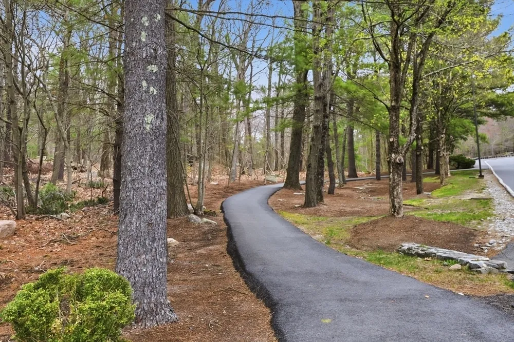 203 Allerton Commons Ln, Braintree, MA 02184