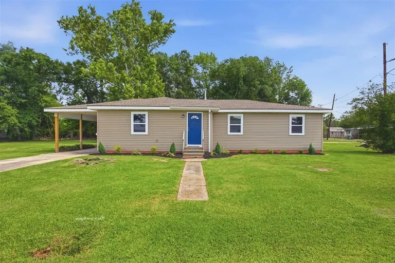 613 Palumbo St, Sulphur, LA 70663-2136