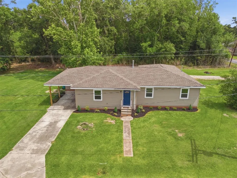 613 Palumbo St, Sulphur, LA 70663-2136