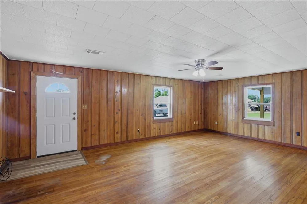 613 Palumbo St, Sulphur, LA 70663-2136