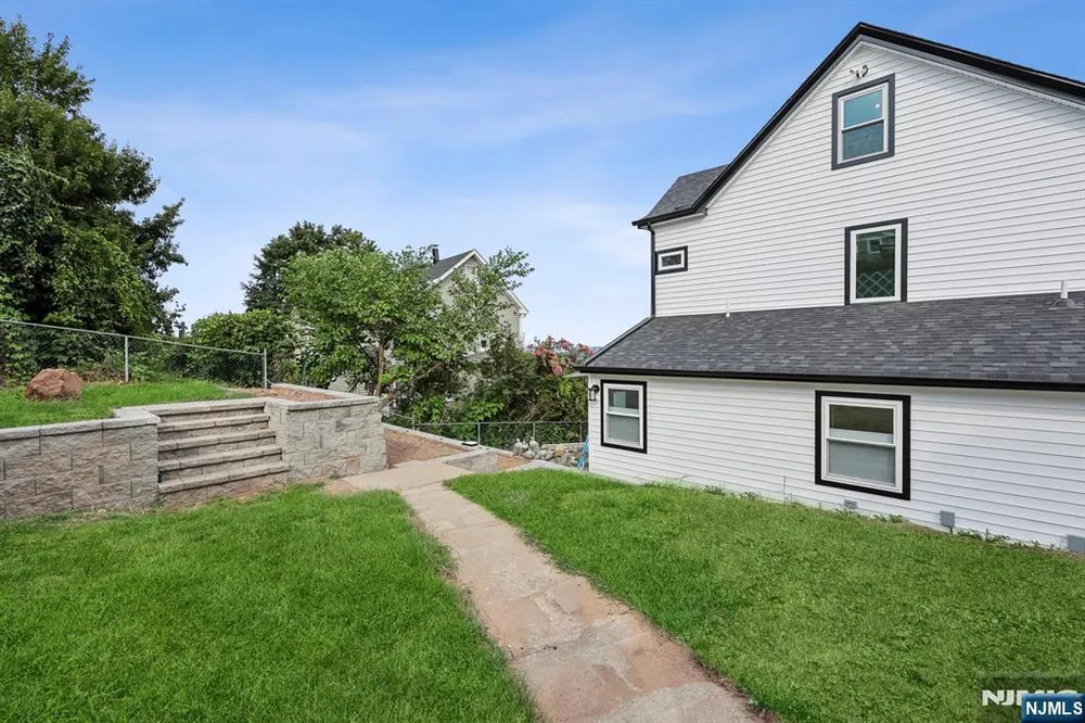 606 5th St, Carlstadt, NJ 07072
