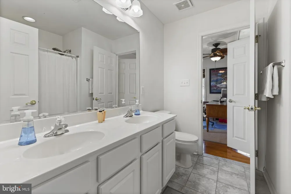 1868 Roberta Dr, Chester, MD 21619-2298