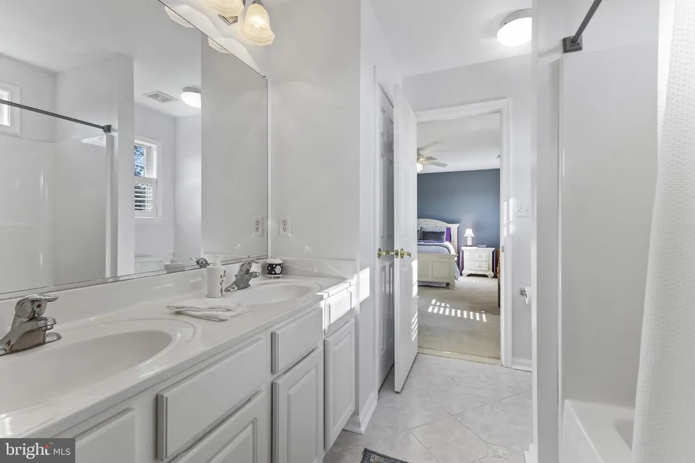 1868 Roberta Dr, Chester, MD 21619-2298