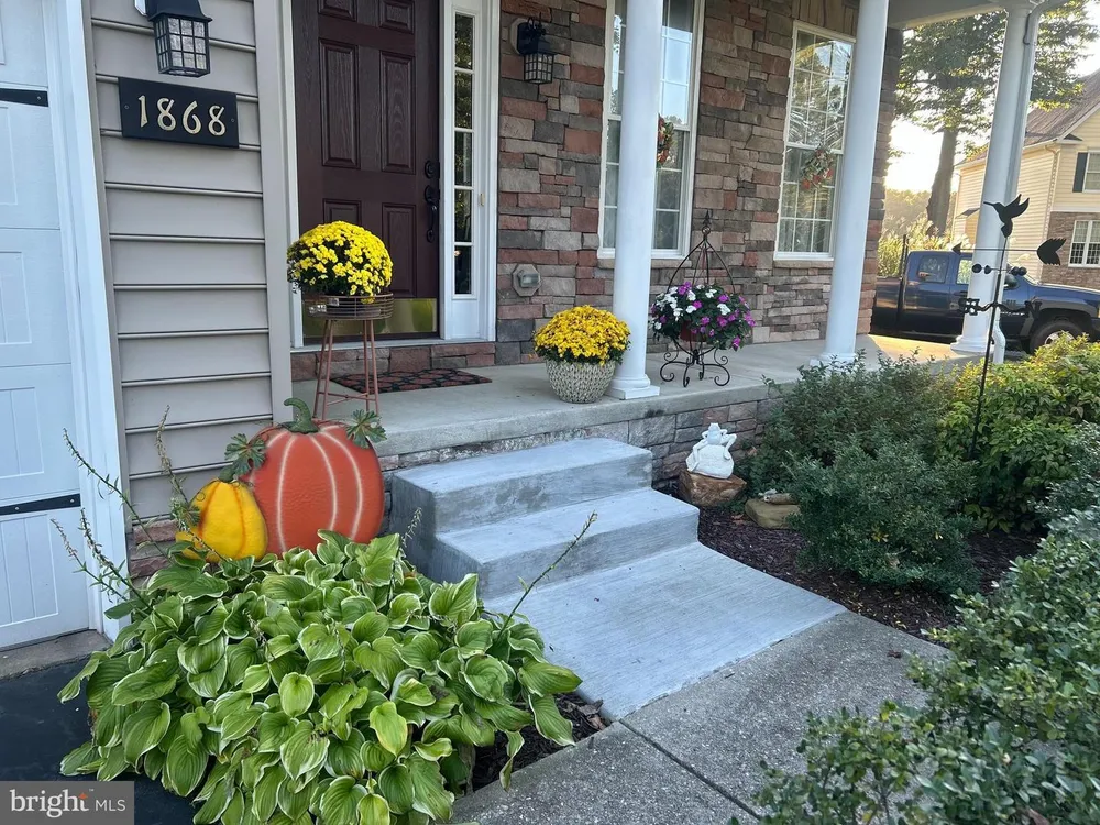 1868 Roberta Dr, Chester, MD 21619-2298