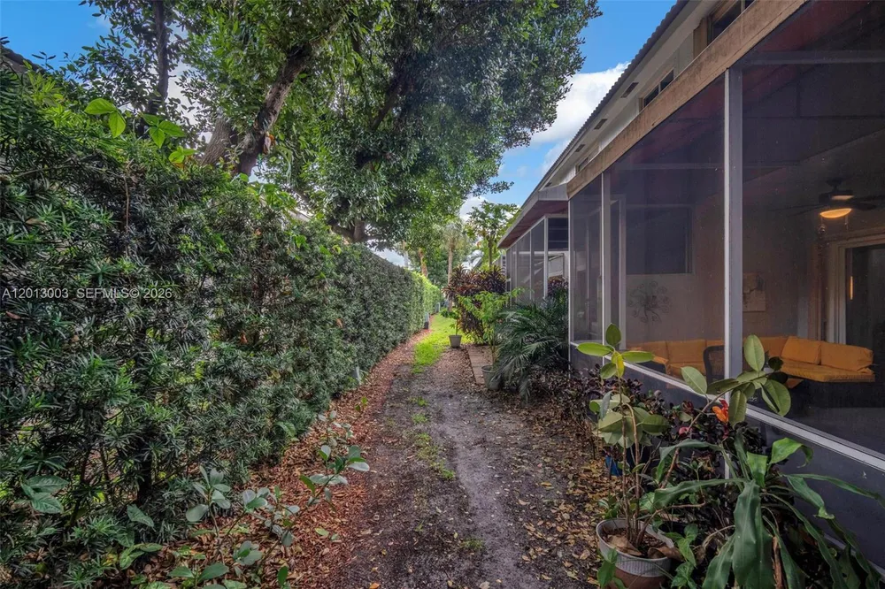 8327 Via Leonessa, Boca Raton, FL 33433
