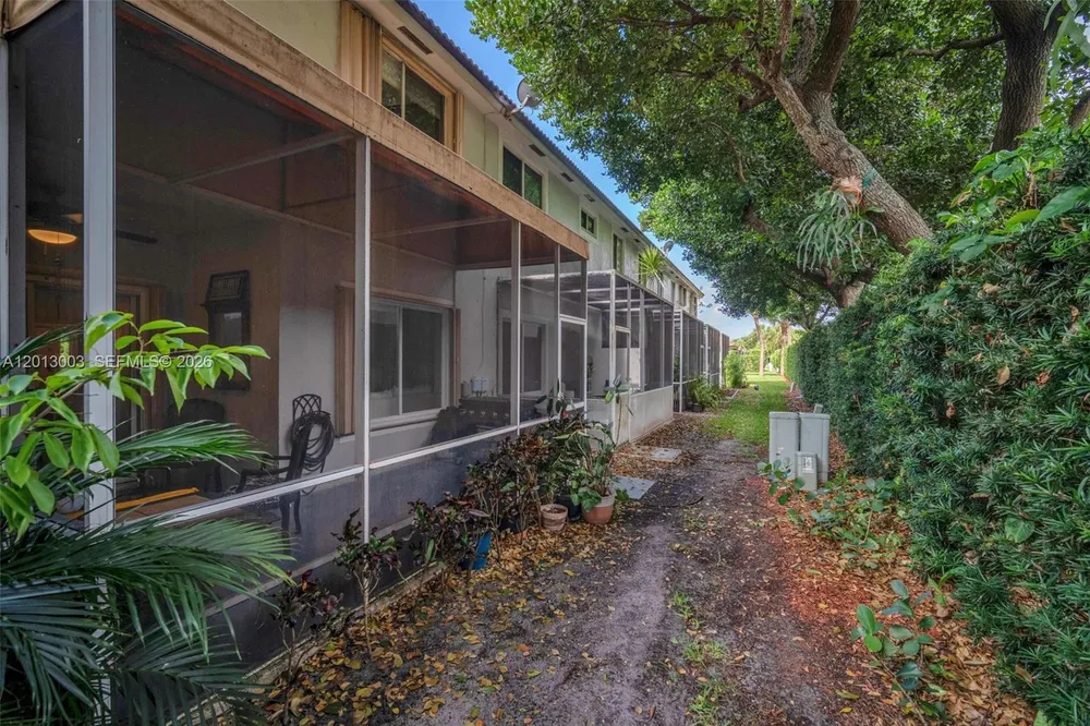 8327 Via Leonessa, Boca Raton, FL 33433