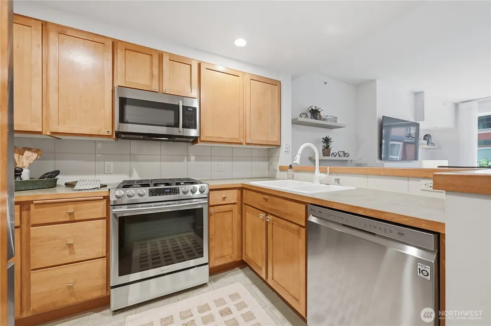 2607 Western Ave, Seattle, WA 98121