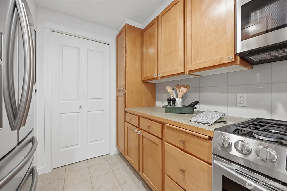 2607 Western Ave, Seattle, WA 98121