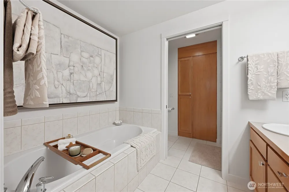 2607 Western Ave, Seattle, WA 98121