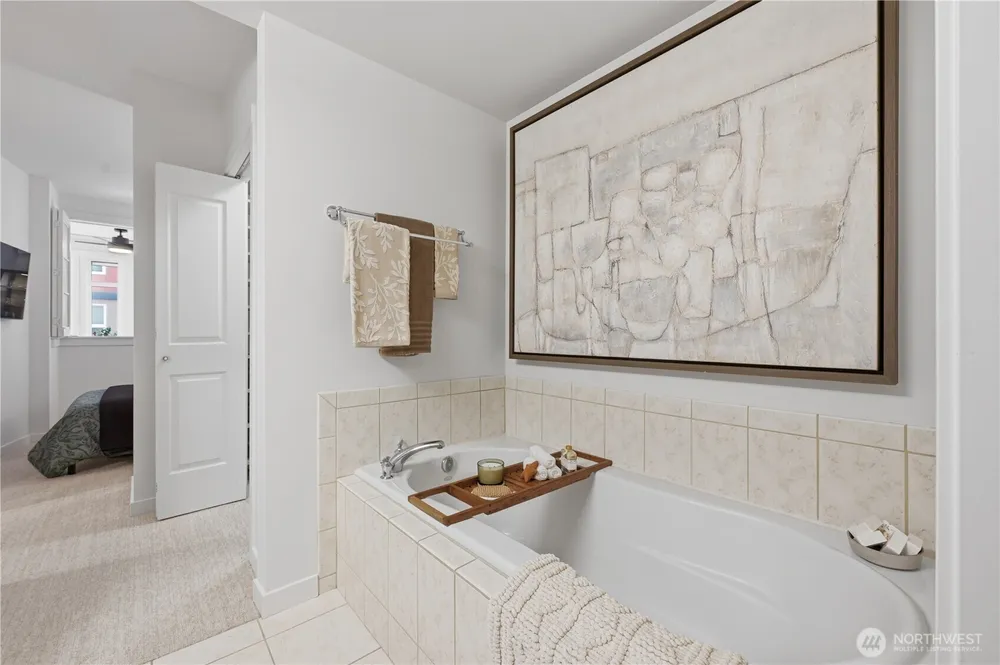 2607 Western Ave, Seattle, WA 98121