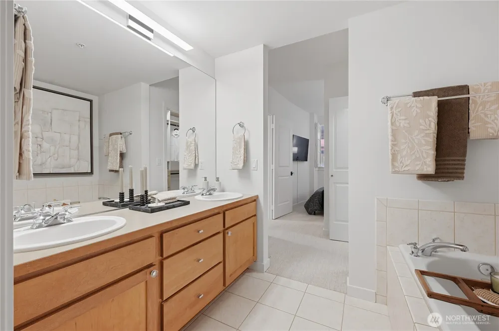 2607 Western Ave, Seattle, WA 98121