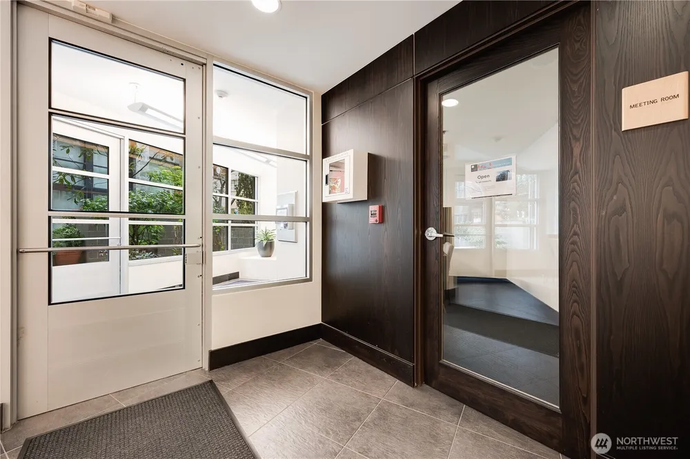 2607 Western Ave, Seattle, WA 98121