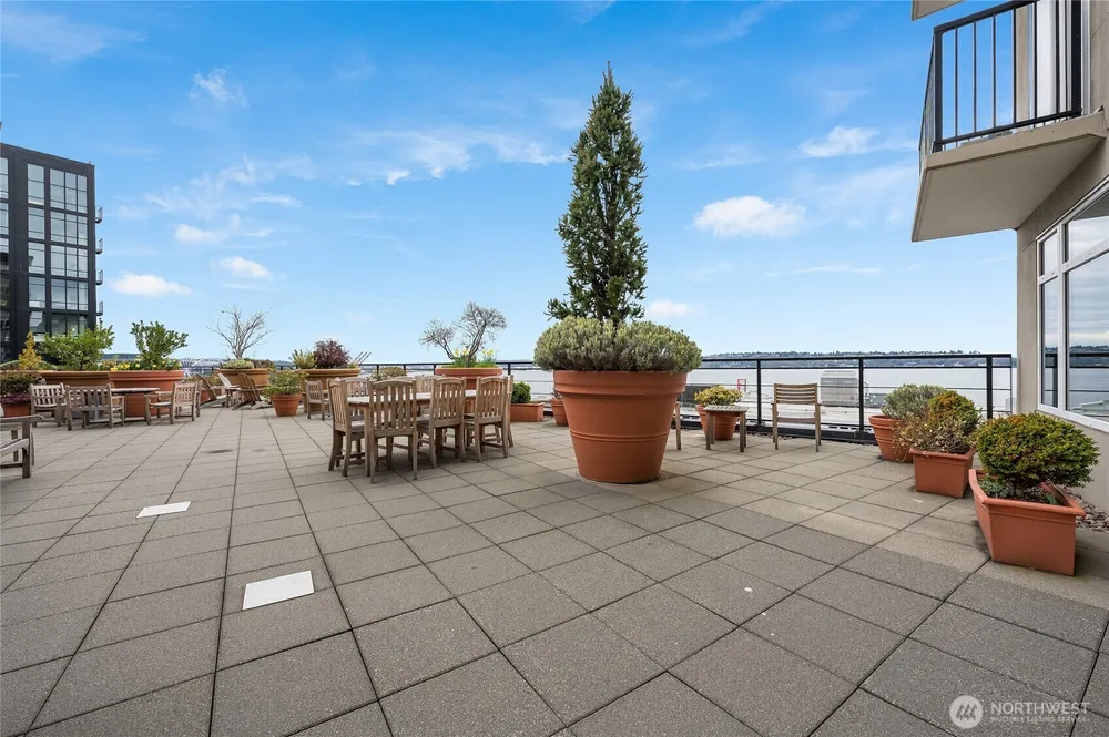 2607 Western Ave, Seattle, WA 98121