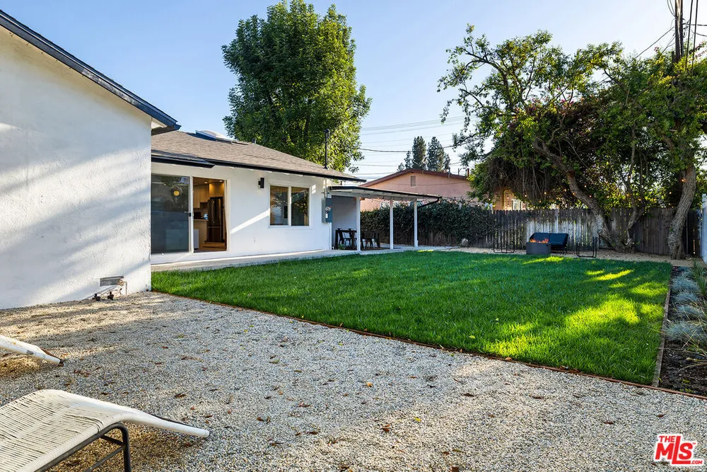 23649 Emelita St, Woodland Hills, CA 91367