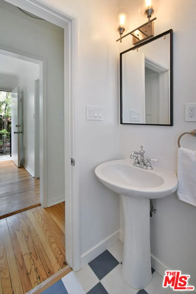 12609 Milbank St, Studio City, CA 91604