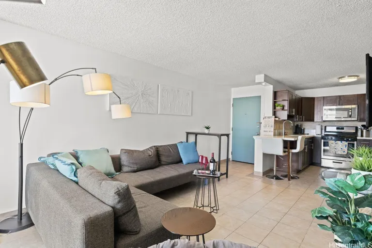 2452 Tusitala St, Honolulu, HI 96815