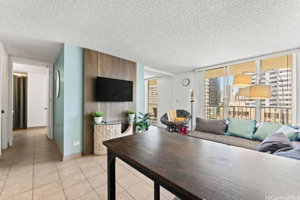 2452 Tusitala St, Honolulu, HI 96815