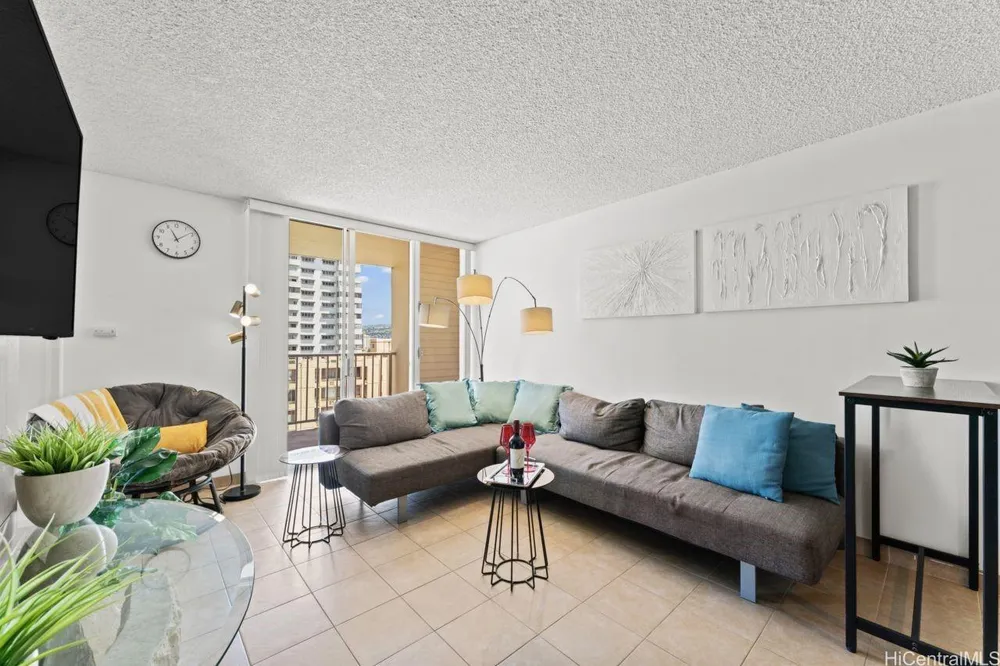 2452 Tusitala St, Honolulu, HI 96815